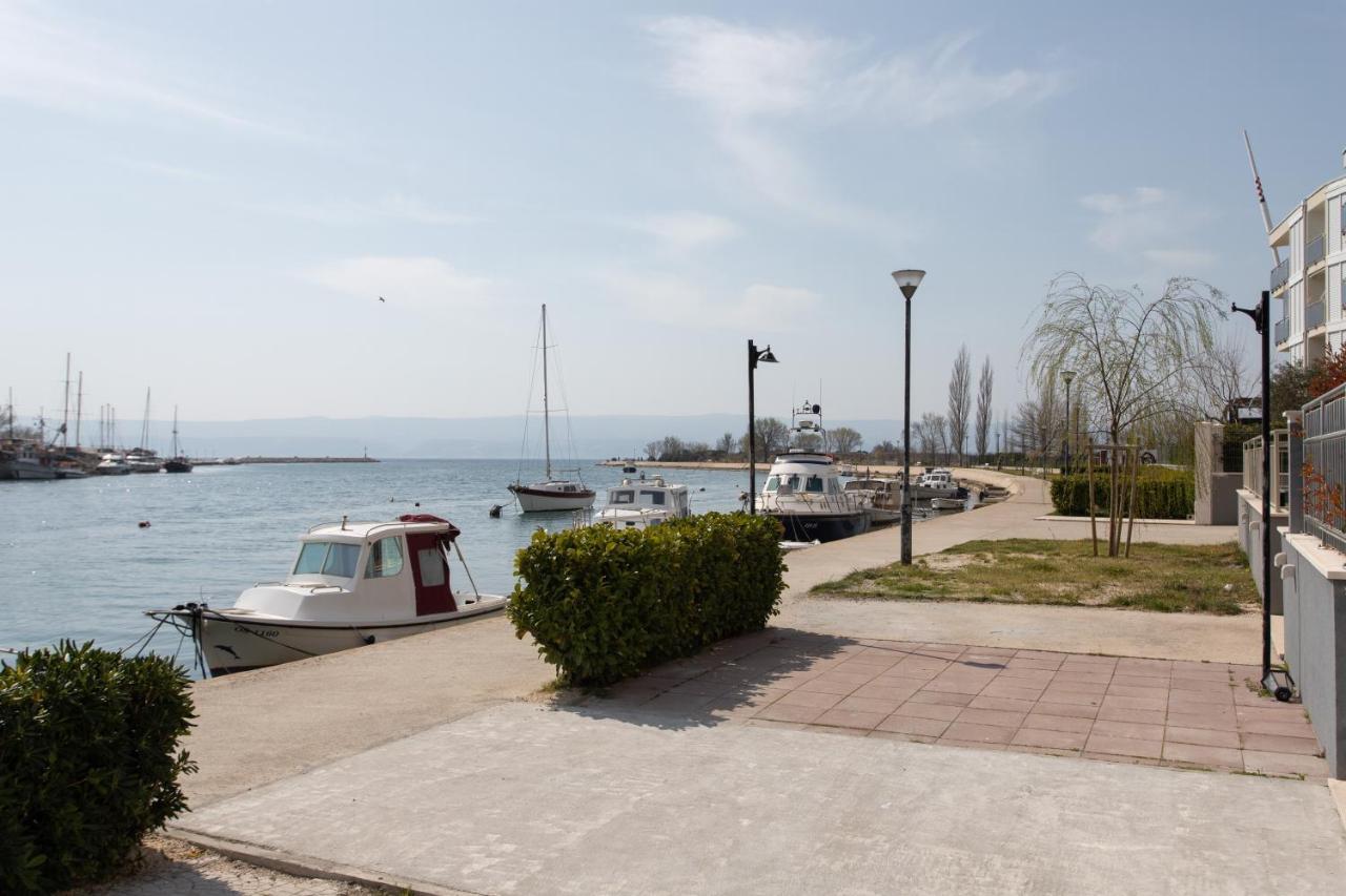 Apartment Laura Omiš Esterno foto
